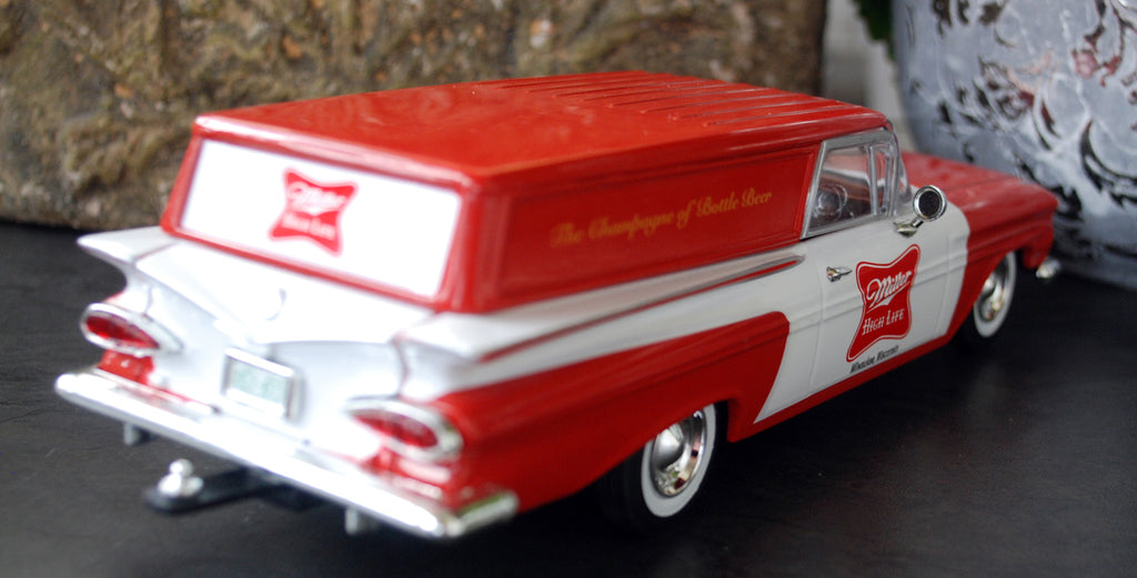 1959 Chevrolet Sedan Delivery Miller Beer 1:24 Autoworld 24014