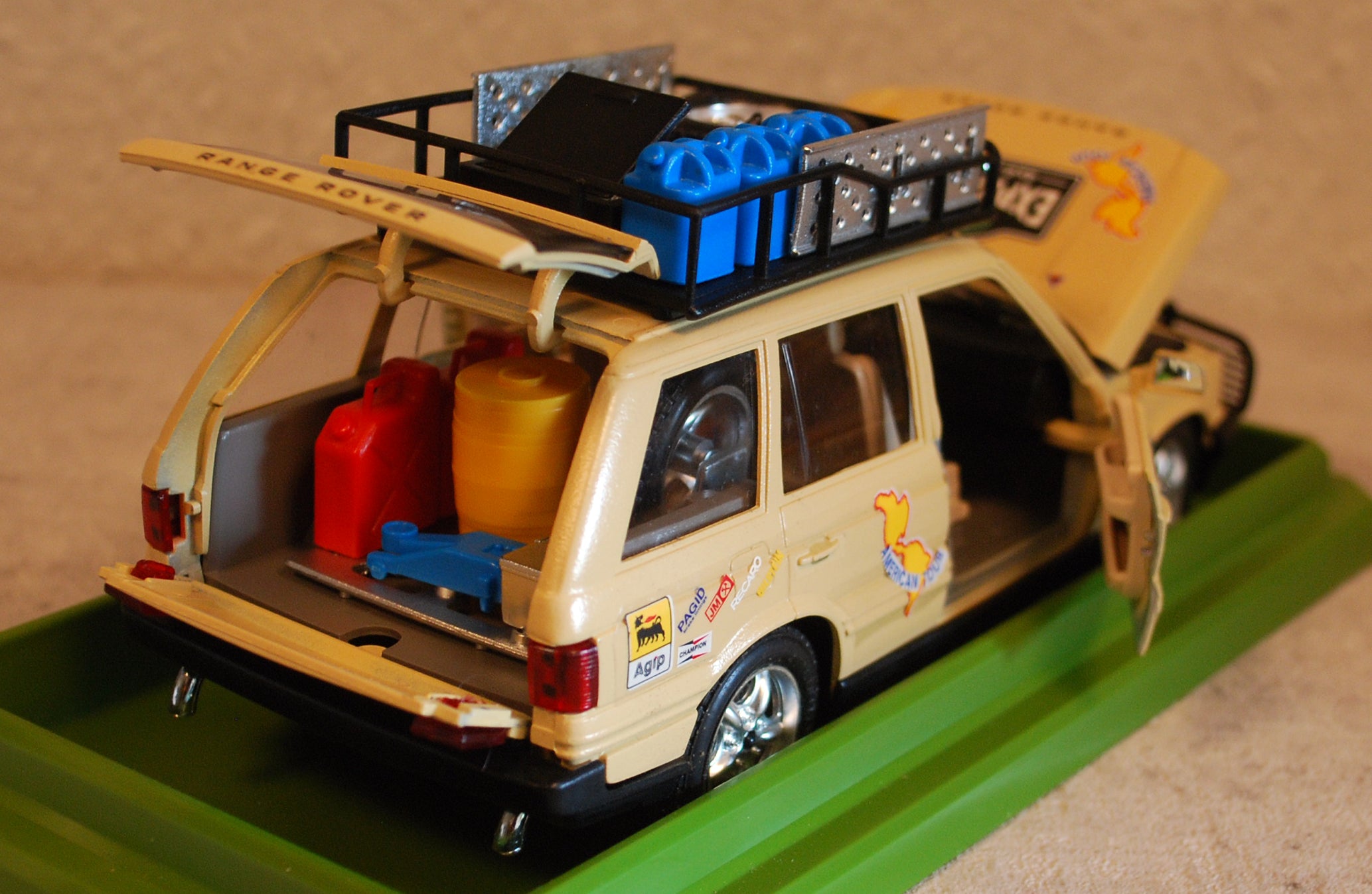 1994 Range Rover Safari 1:26 Burago 16305