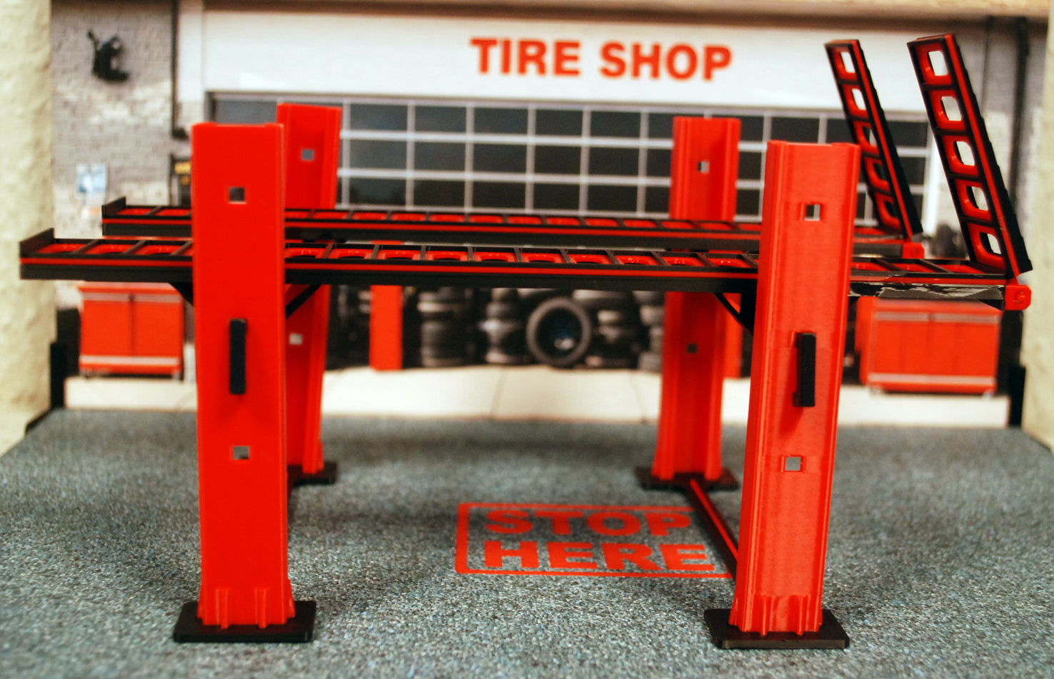 Dioramatoys DT2400 Car Lifter Hebebühne 1:24