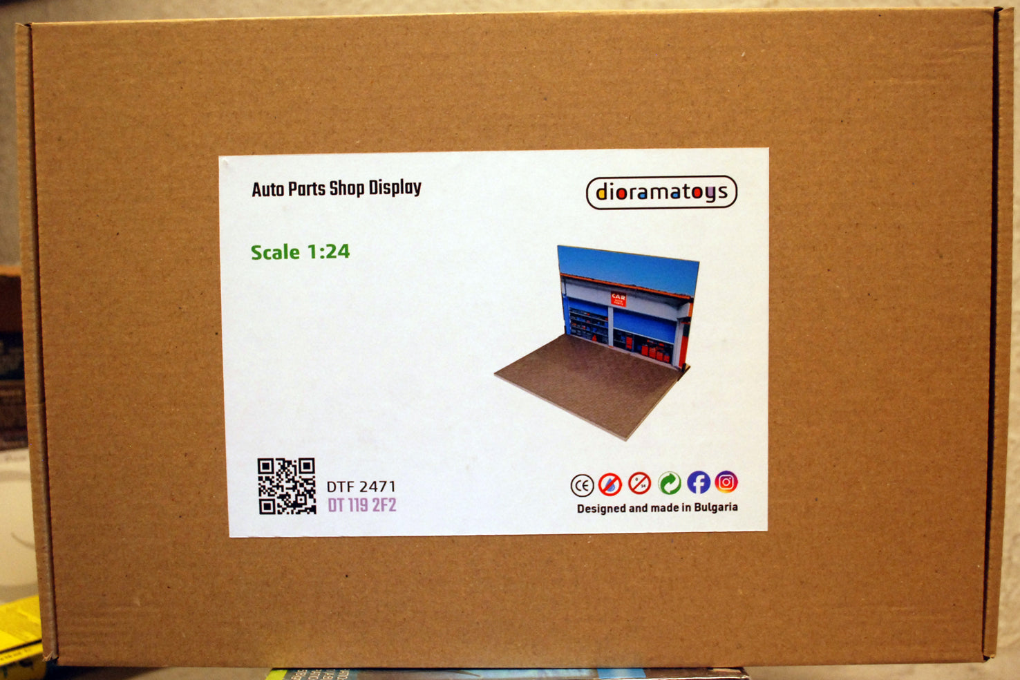 Dioramatoys DTF2471 Auto Parts Shop Display 1:24