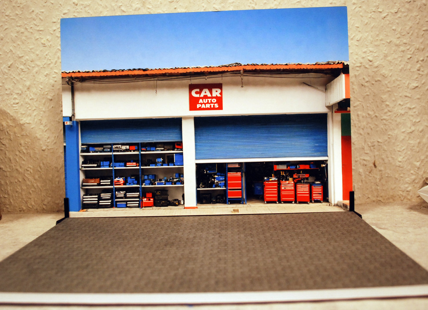 Dioramatoys DTF2471 Auto Parts Shop Display 1:24