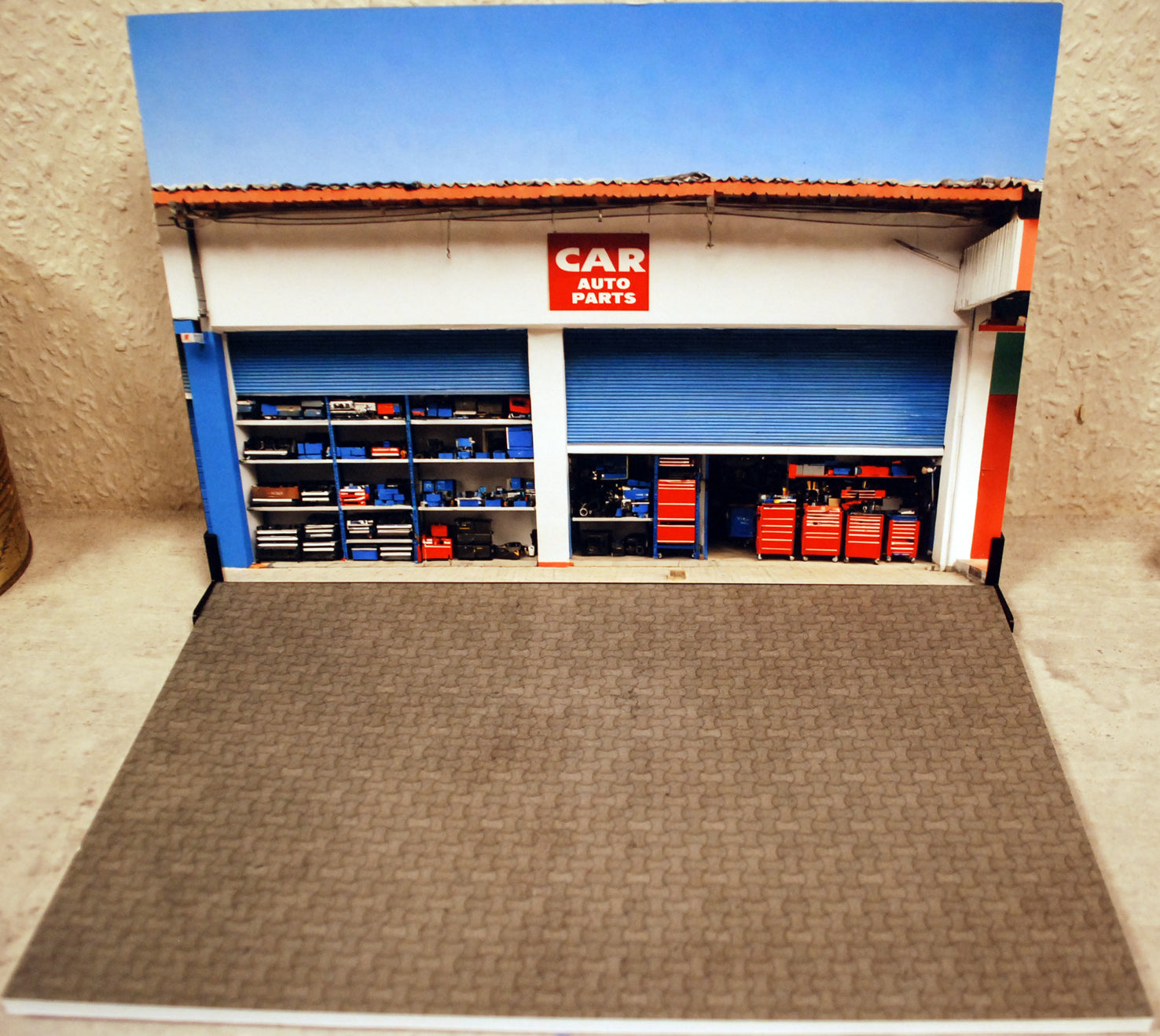 Dioramatoys DTF2471 Auto Parts Shop Display 1:24