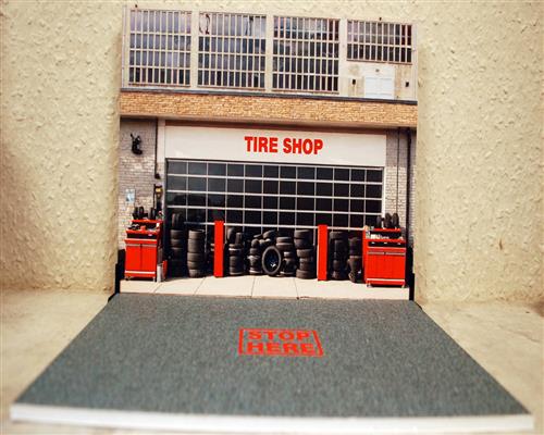 Dioramatoys DTF2472 Tire Shop Display 1:24
