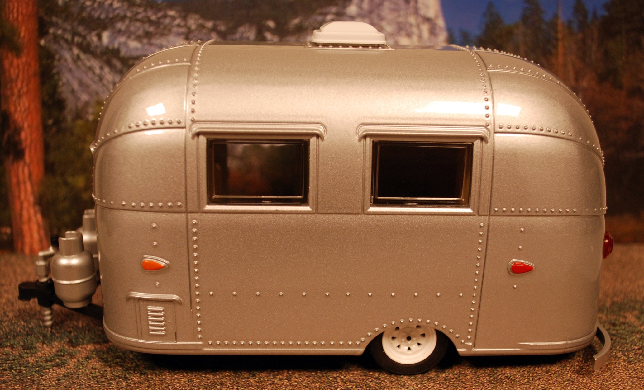 Airstream 16` Bambi Camping Trailer Camping Anhänger, 1:24, Green Light 18224