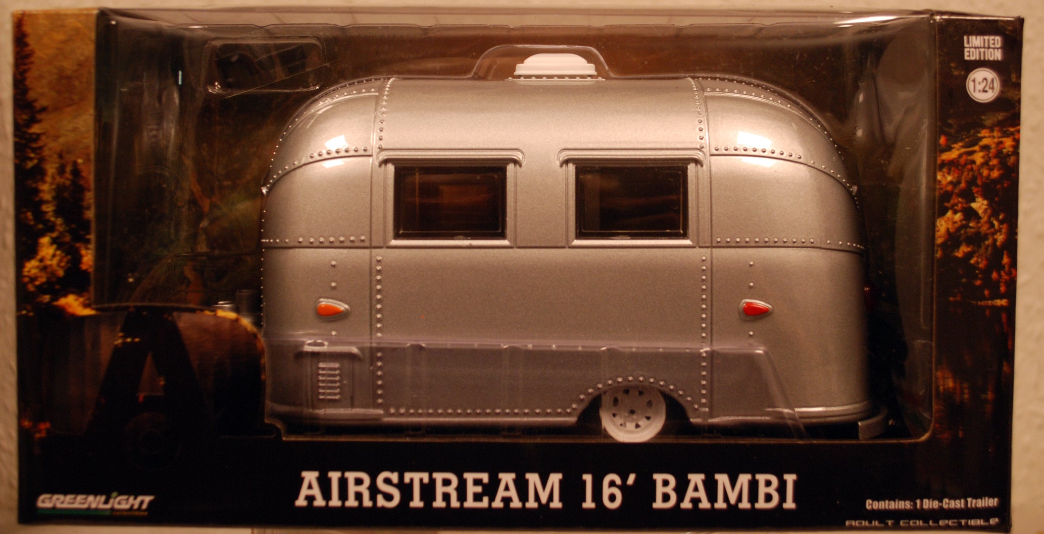 Airstream 16` Bambi Camping Trailer Camping Anhänger, 1:24, Green Light 18224