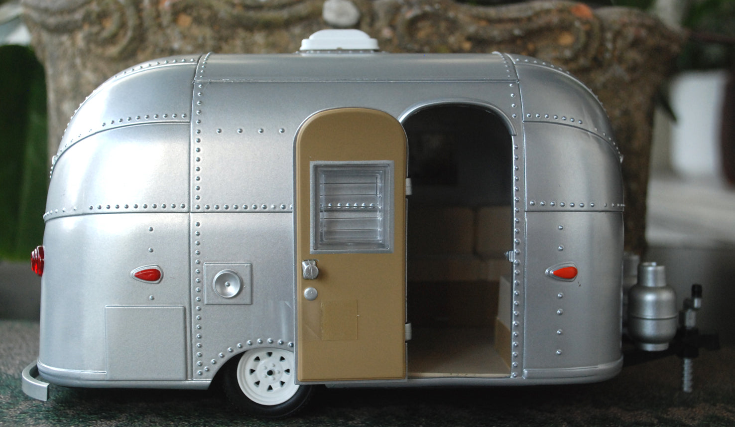 Airstream 16` Bambi Camping Trailer Camping Anhänger, 1:24, Green Light 18224
