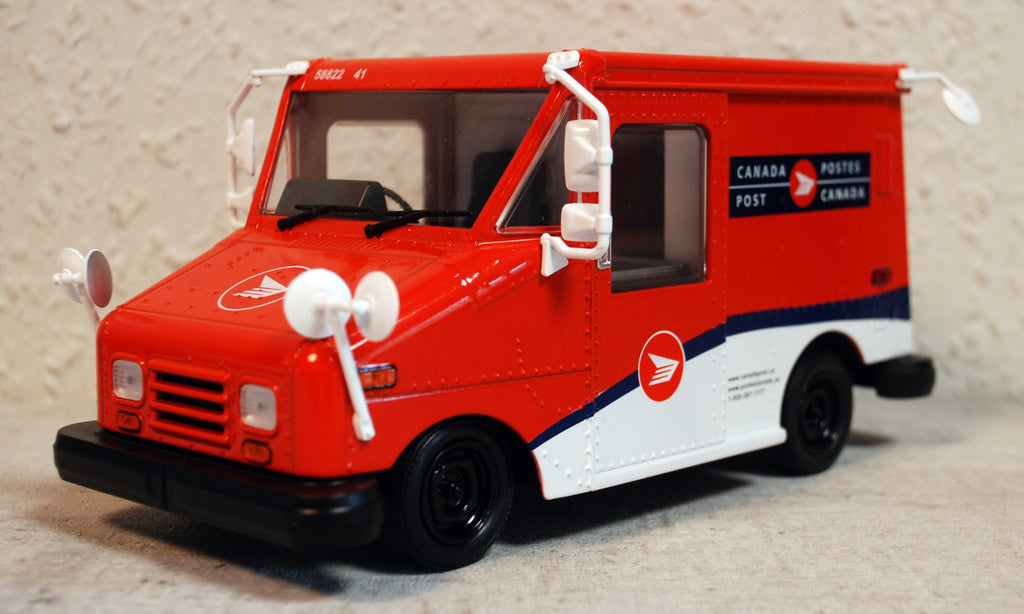 Canada Postal Services Vehicle Grumman LLV 1:24 Green Light 84108