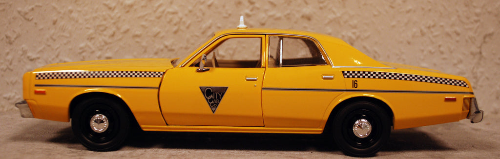 Greenlight 84161 1978 Dodge Monaco Taxi Rocky III 1:24