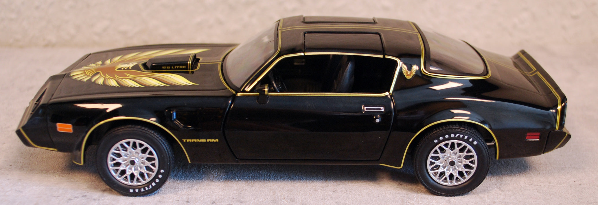 1979 Pontiac Firebird Trans Am Rocky II 1:24 Green Light 84171