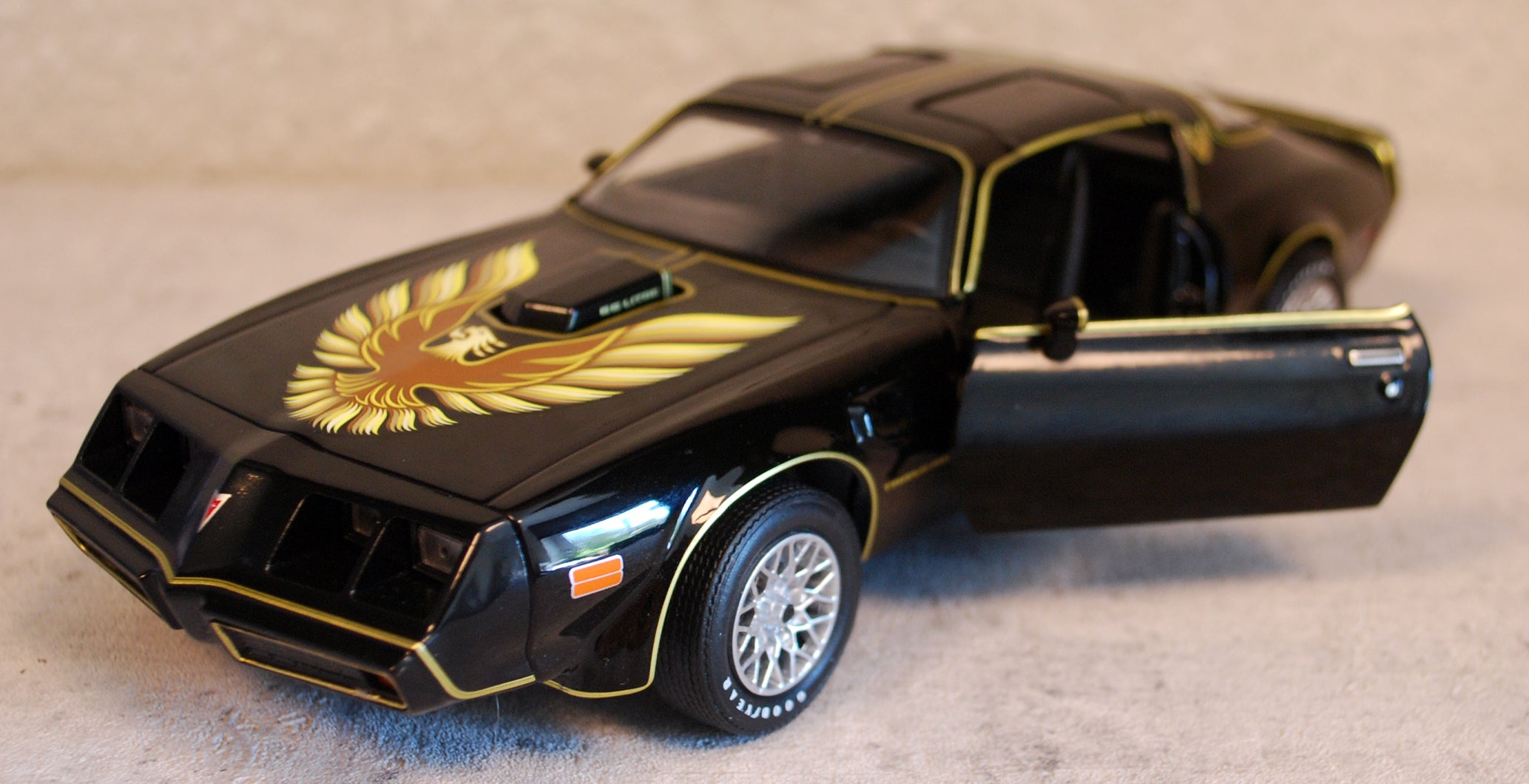 1979 Pontiac Firebird Trans Am Rocky II 1:24 Green Light 84171