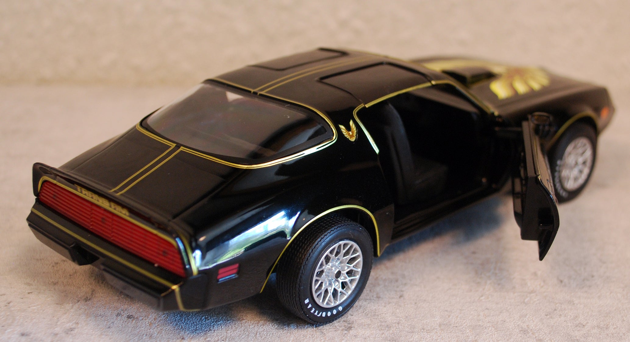 1979 Pontiac Firebird Trans Am Rocky II 1:24 Green Light 84171