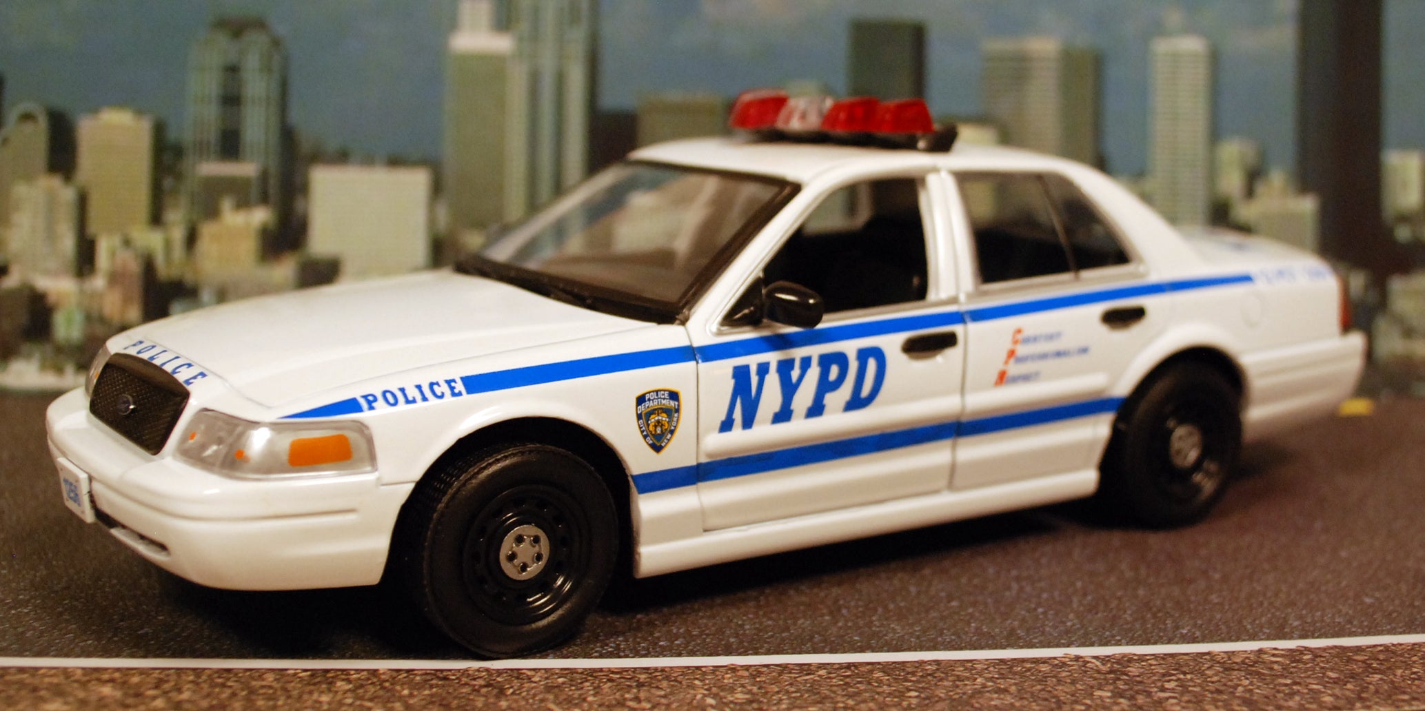 Greenlight 84183 2003 Ford Crown Victoria NYPD Quantico 1:24