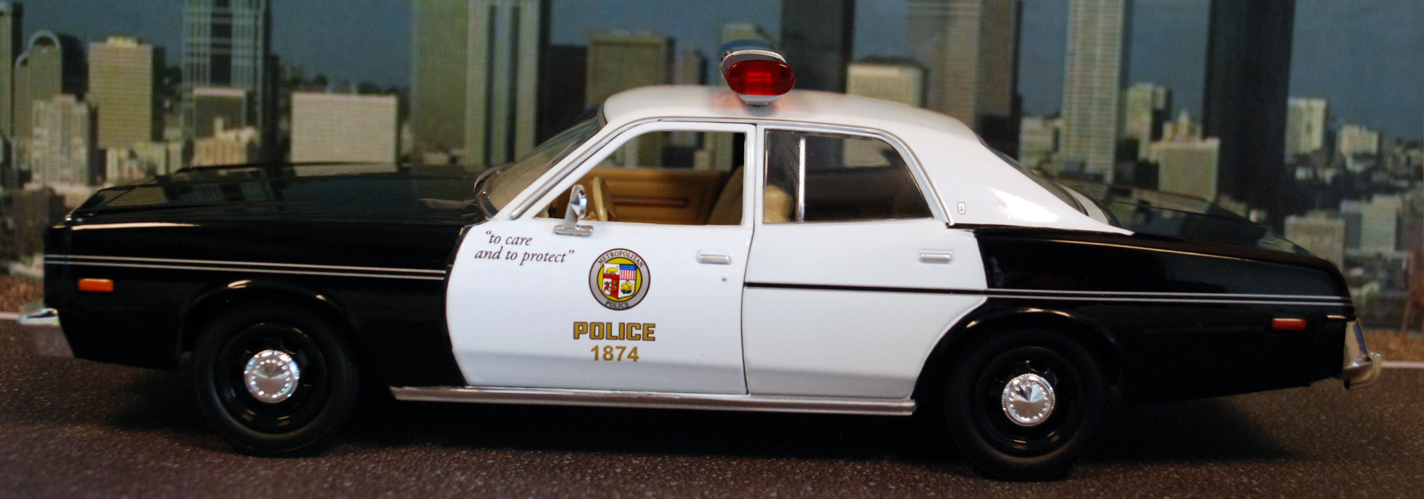 Green Light 84193 1977 Plymouth Fury Metropolitan Police The Terminator 1:24