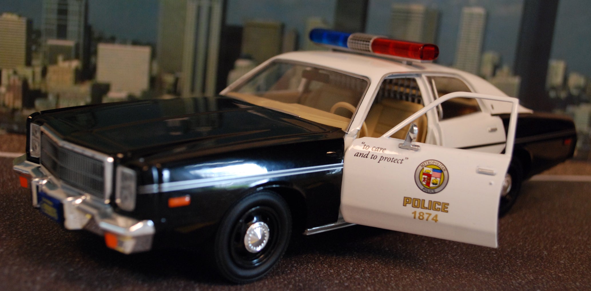 Green Light 84193 1977 Plymouth Fury Metropolitan Police The Terminator 1:24