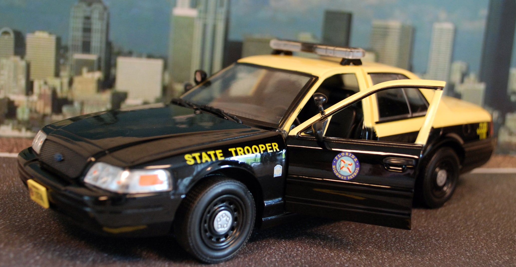 Green Light 85583 Hot Pursuit Ser. 8 2010 Ford Crown Vic. Florida Highway 1:24
