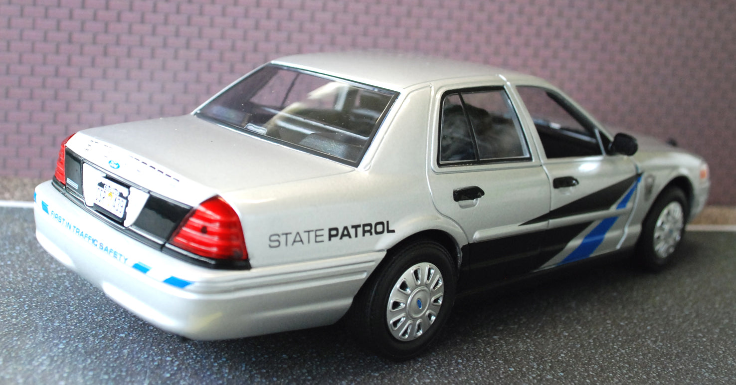 Green Light 85593 Hot Pursuit Ser. 9 1998 Ford Crown Vic. Colorado State 1:24