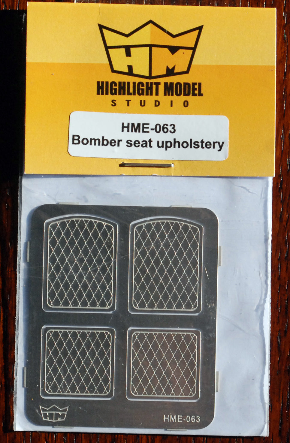 Highlight Model Studio 063 Bomber Seat Upholstery 1:24