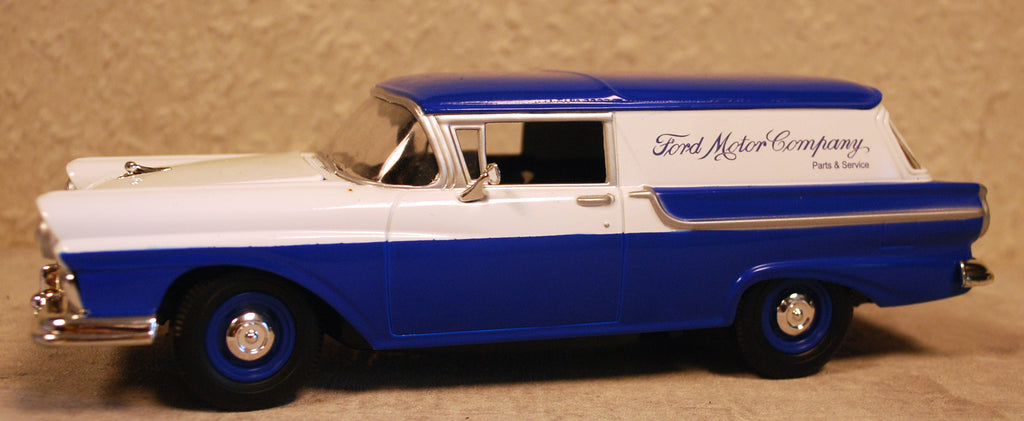 1957 Ford Courier Sedan Delivery 1:24 Johnny Lightning 51105