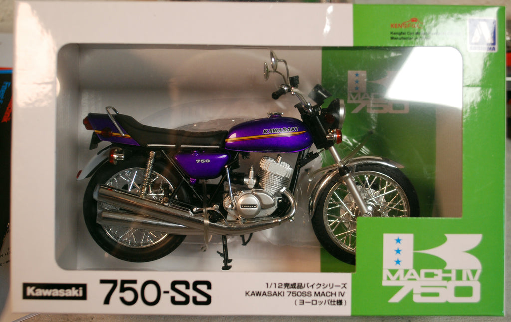 Kawasaki 750 SS Mach IV Candy Purple 1:12 Aoshima 108208