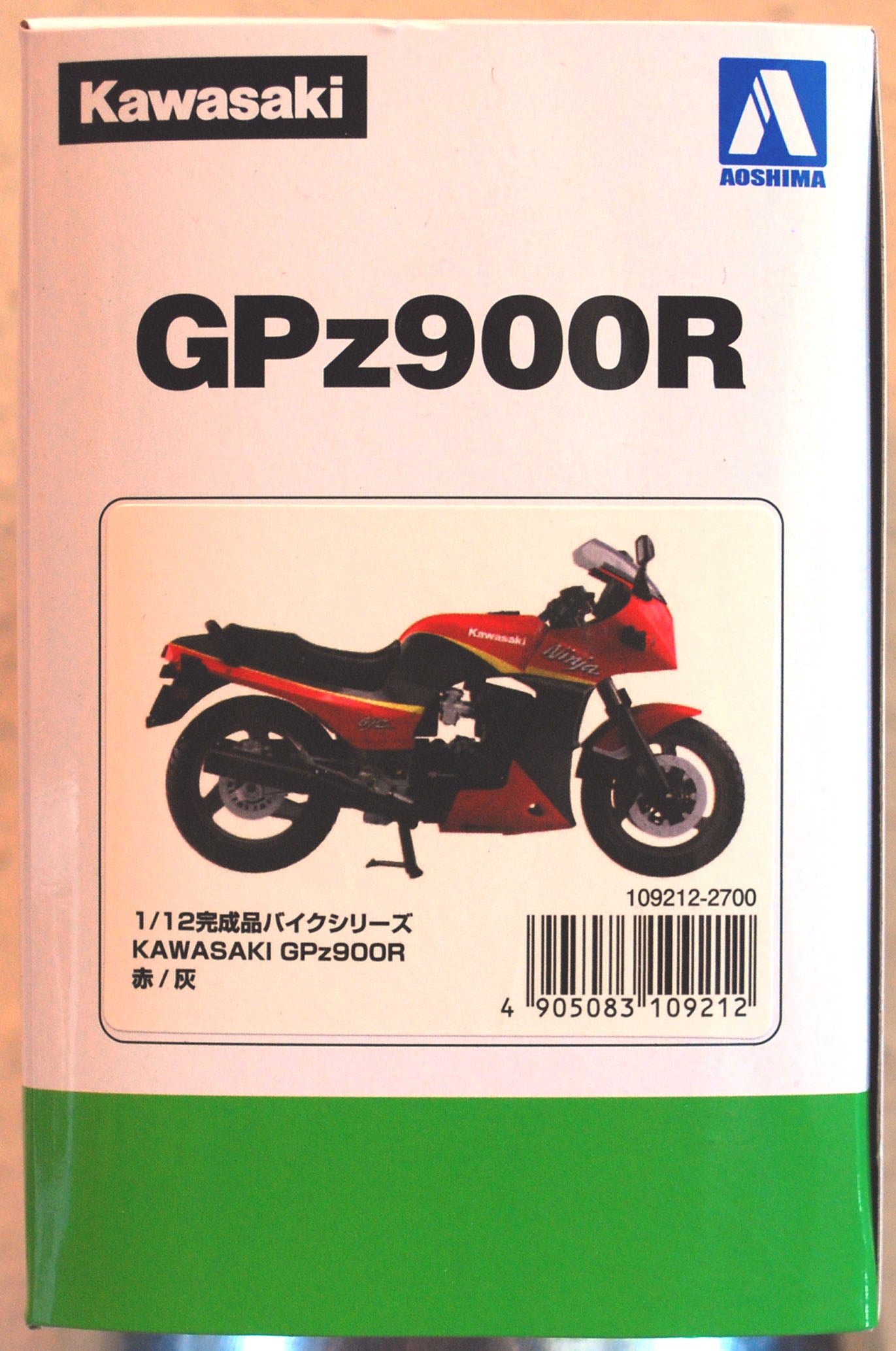 Kawasaki GPz 900 R Ninja Red / Grey 1:12 Aoshima 109212