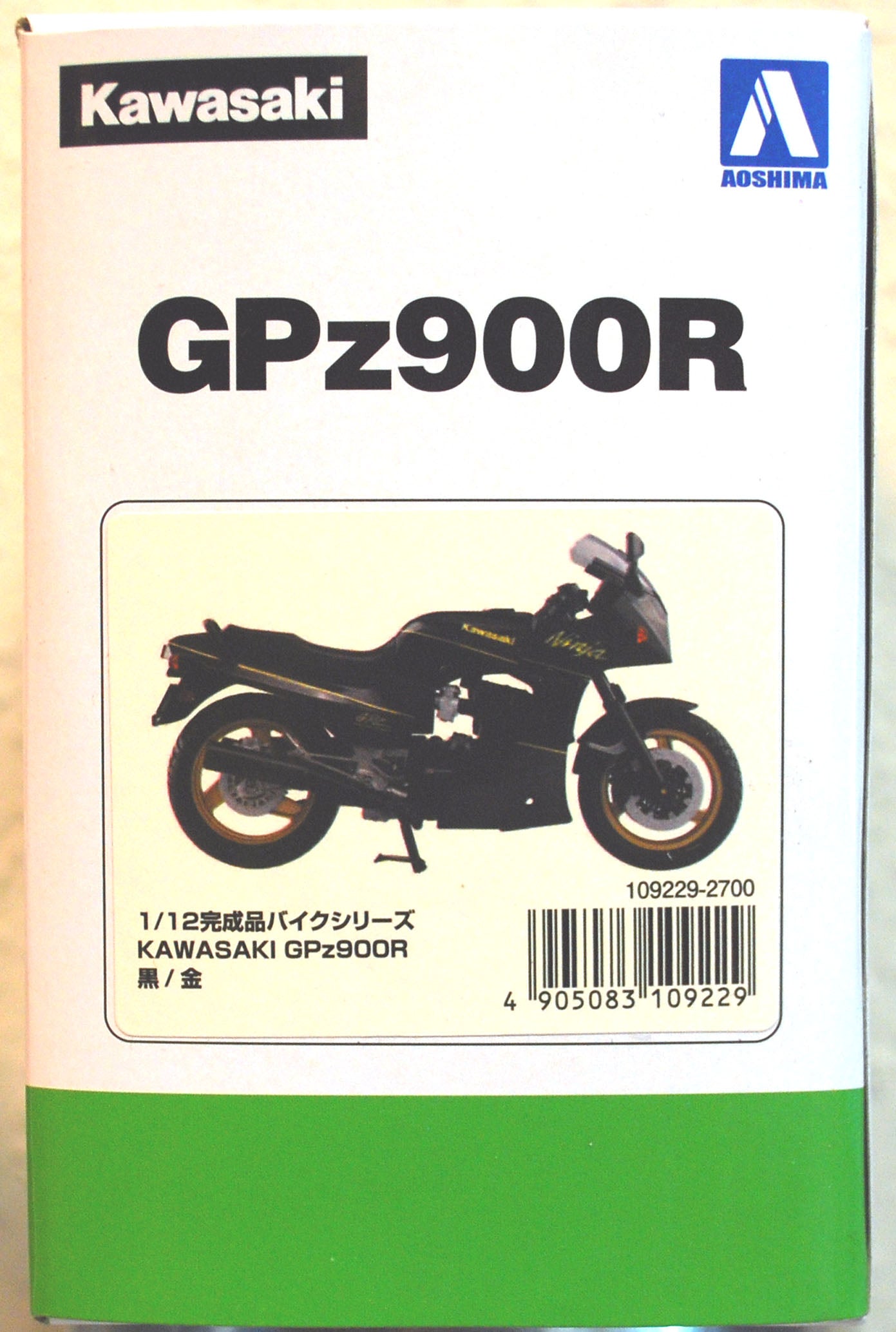 Kawasaki GPz 900 R Ninja Black / Gold 1:12 Aoshima 109229