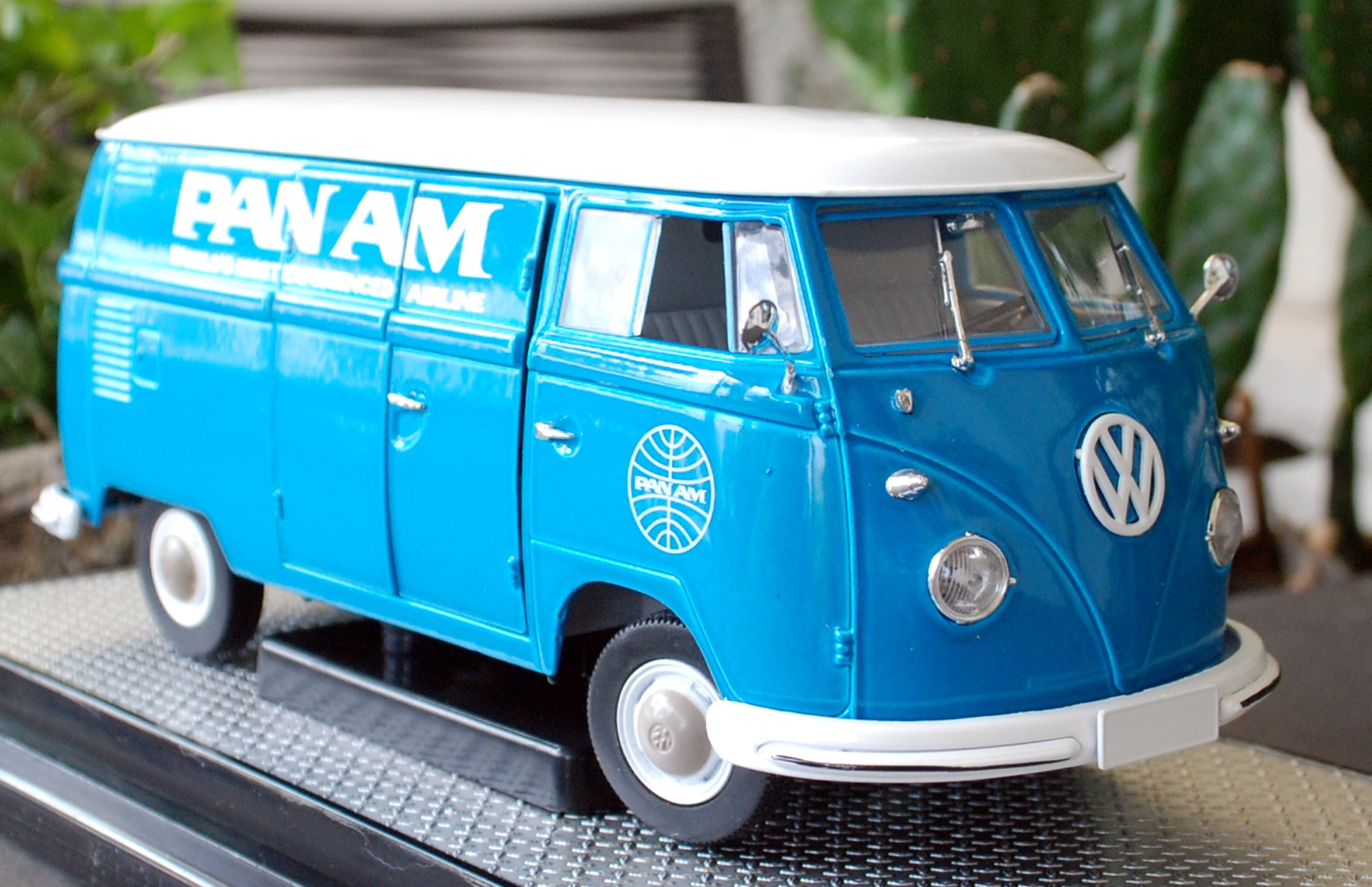 1960 VW Volkswagen T1 Delivery Van Bully 1:24 M2Machines 40300