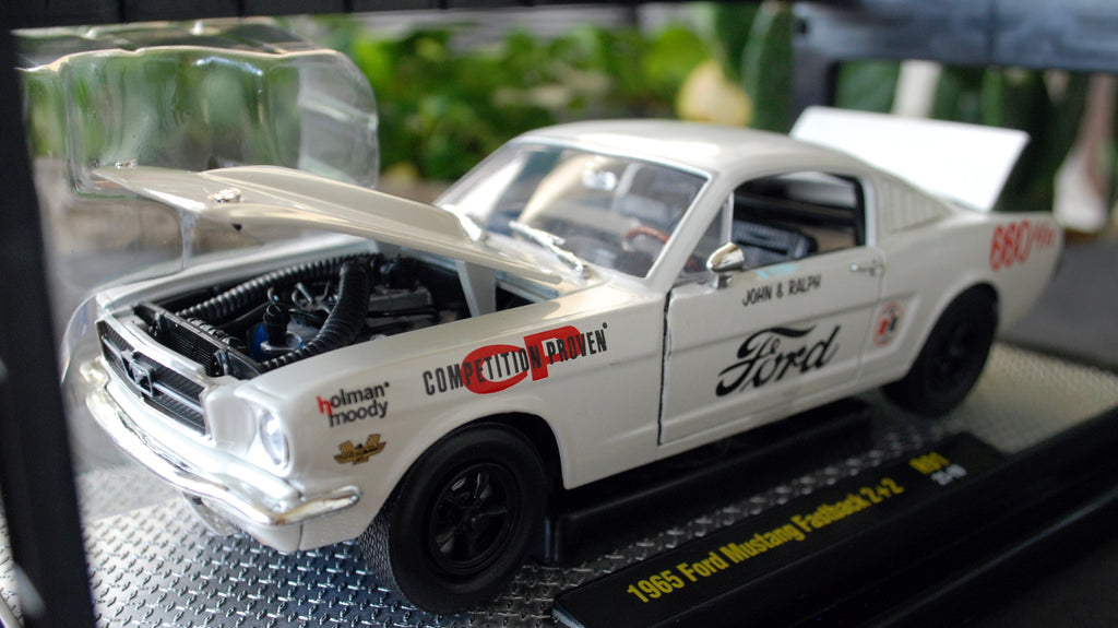 1965 Ford Mustang Fastback 2+2 Holman Moody 1:24 M2Machines 40300