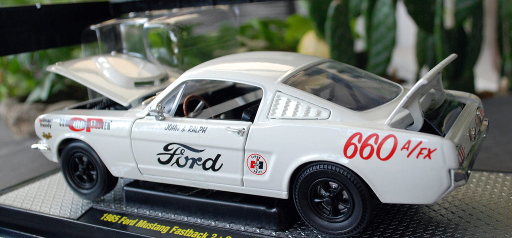 1965 Ford Mustang Fastback 2+2 Holman Moody 1:24 M2Machines 40300