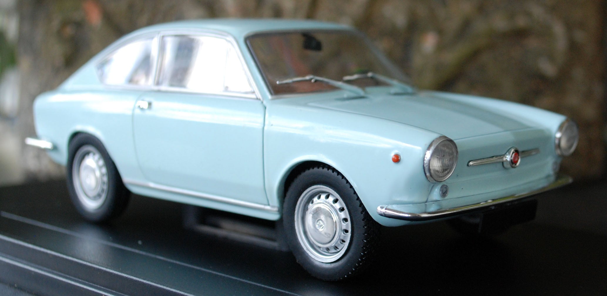 1965 Fiat 850 Coupe 1:24 Fabbri / White Box / Hachette