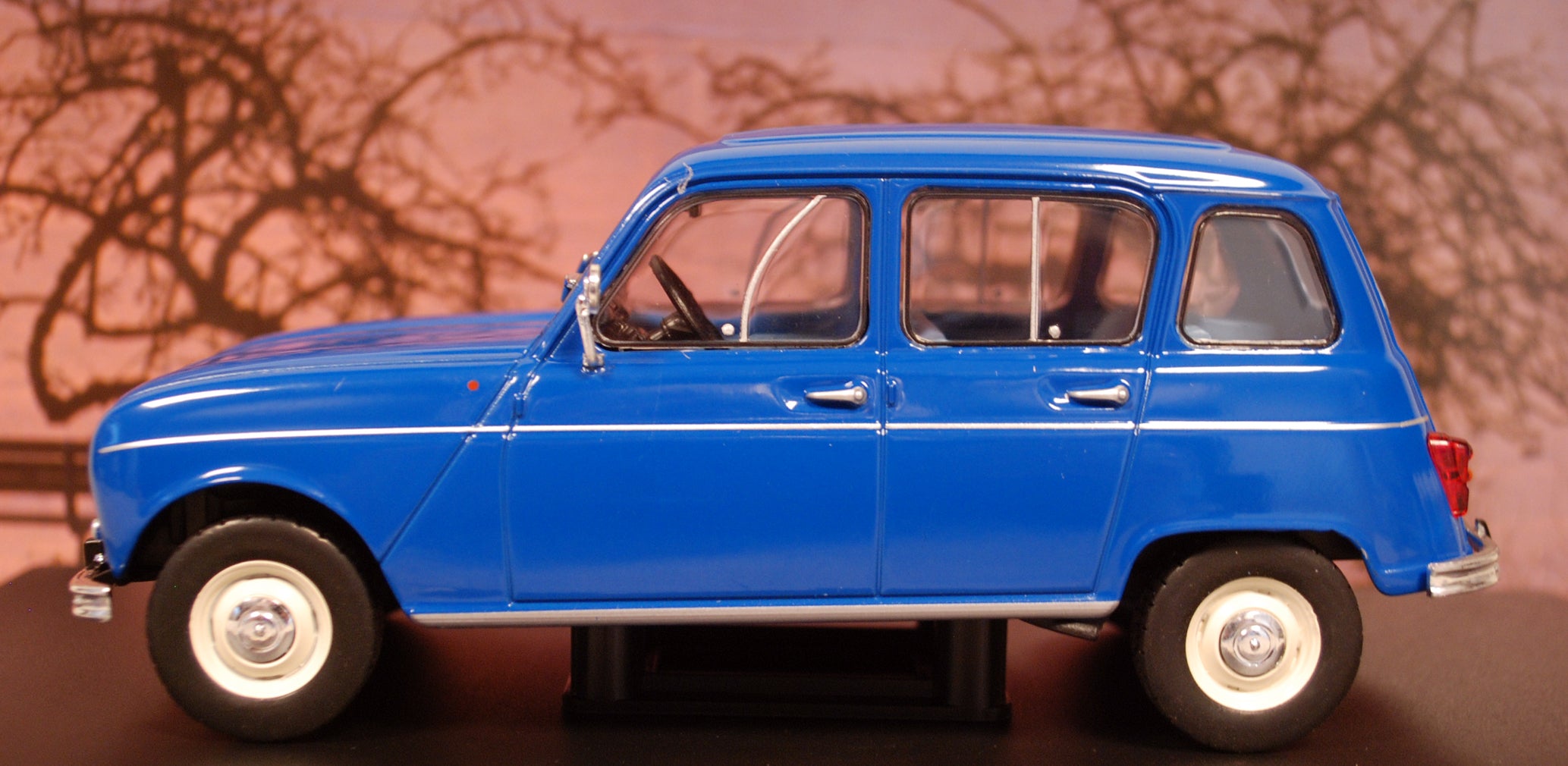 1964 Renault 4 L 1:24 Fabbri / White Box / Hachette