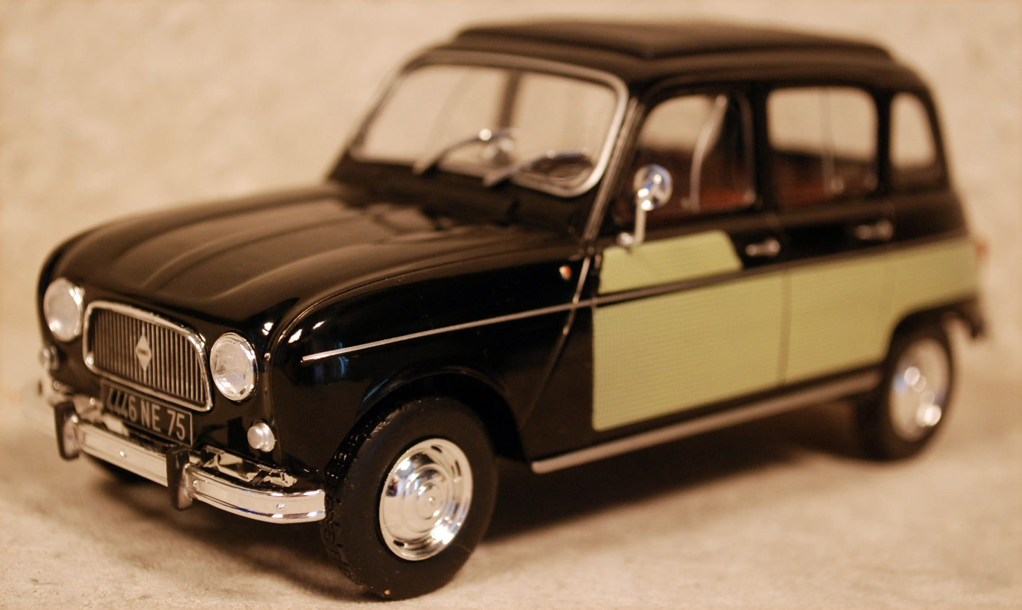 1966 Renault 4 L Parisienne 1:24 Fabbri / White Box / Hachette