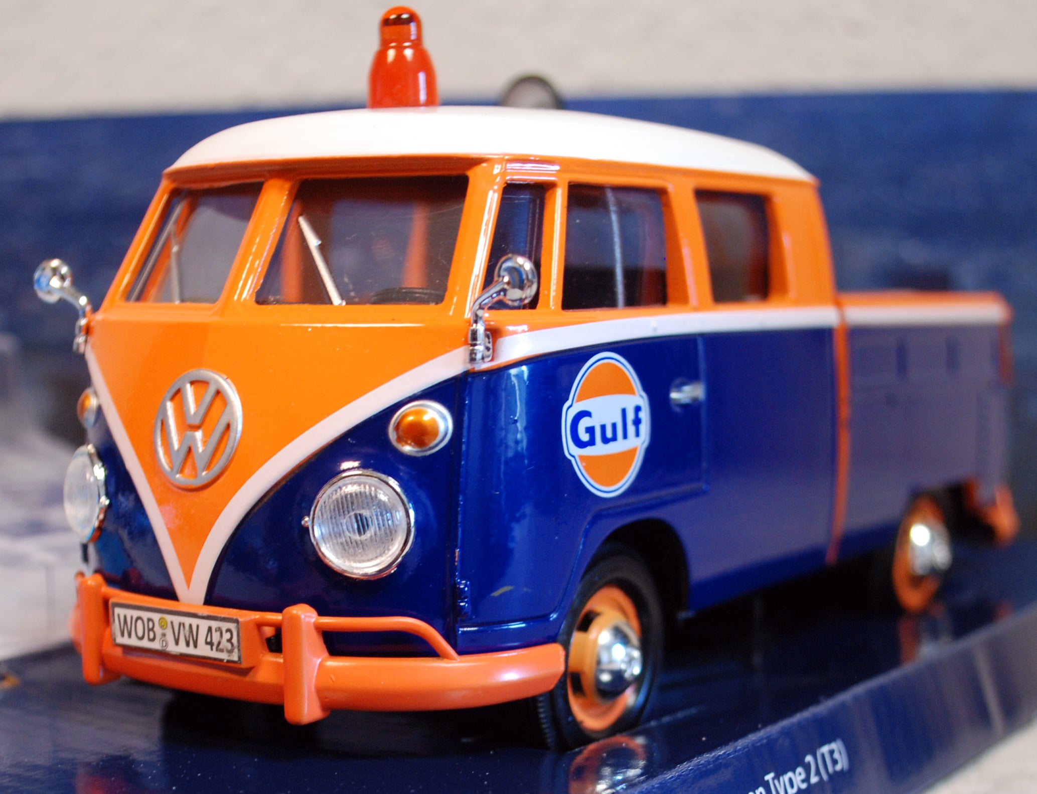 1959 Volkswagen VW T 1 Bulli Doka GULF Straßenmeisterei 1:24 Motor Max 79650