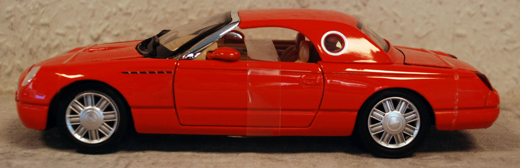 Motor Max 79853 2001 Ford Thunderbird James Bond 007 1:24