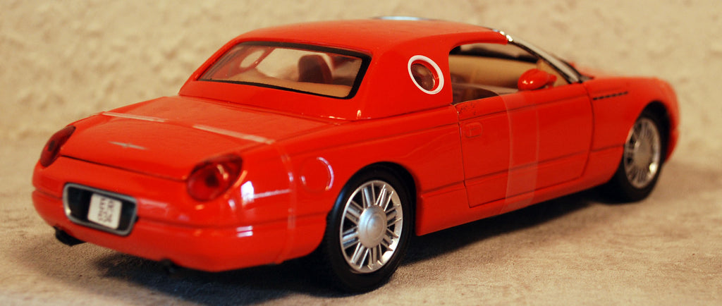 Motor Max 79853 2001 Ford Thunderbird James Bond 007 1:24