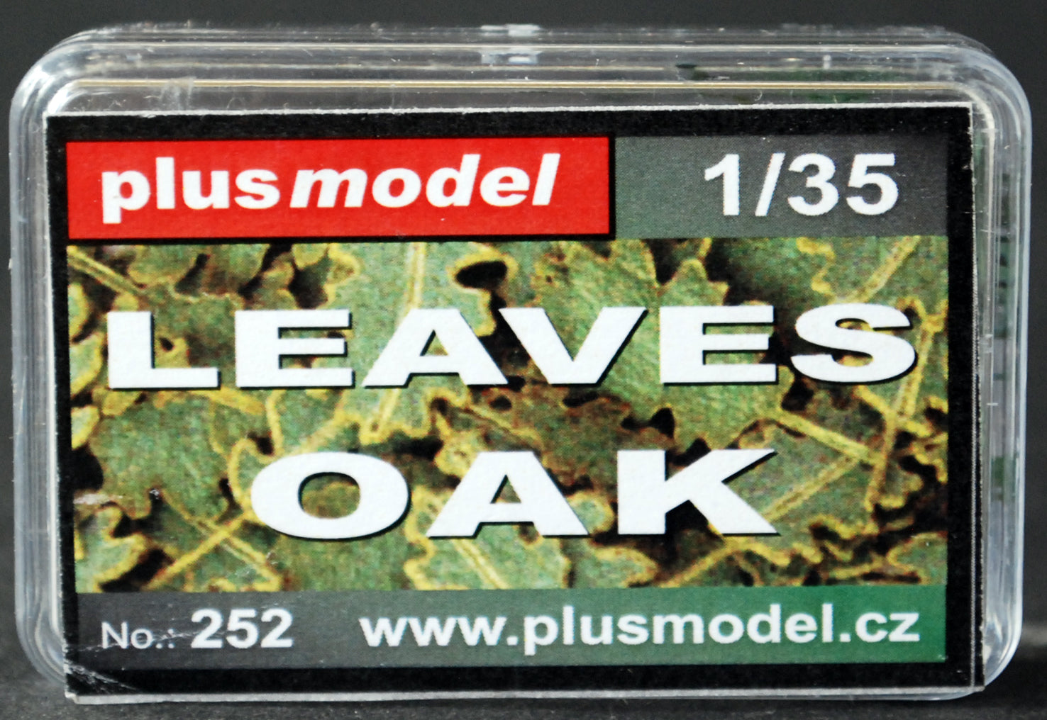 Plus Model Laub in versch. Variationen