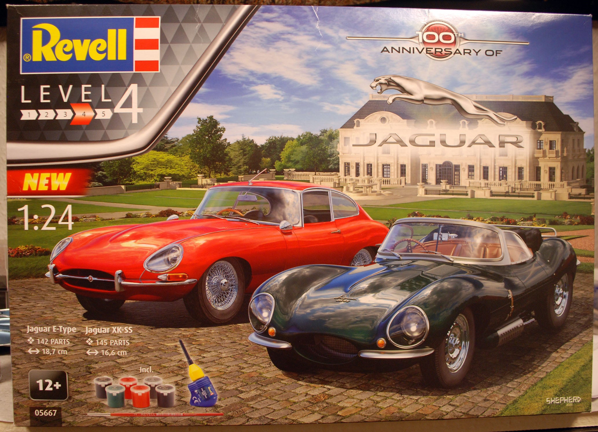 Revell 05667 100 Jahre Jaguar E-Type + XK-SS 1:24 Bausätze inkl. Kleber / Farbe