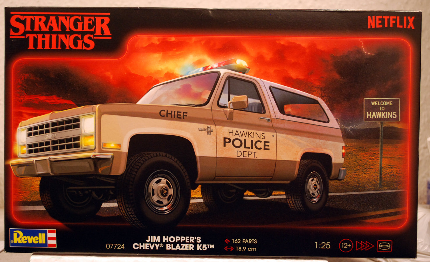 Revell 07724 1985 Jim Hoppers Chevrolet Blazer K 5 Stranger Things 1:24