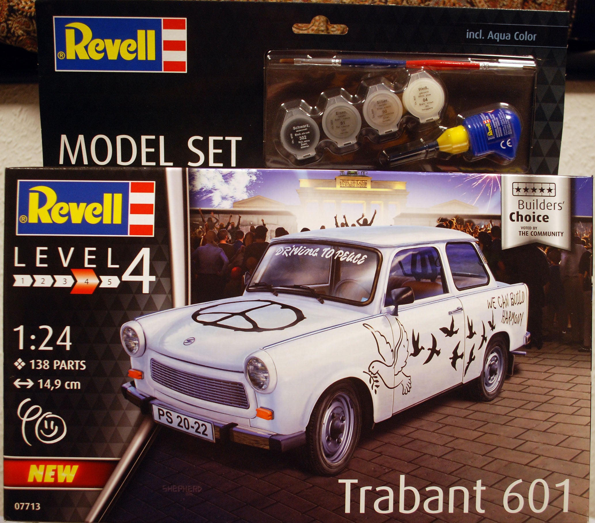 Revell 07713 1990 Trabant 601 Builders Choice 1:24 Bausatz inkl. Kleber / Farbe