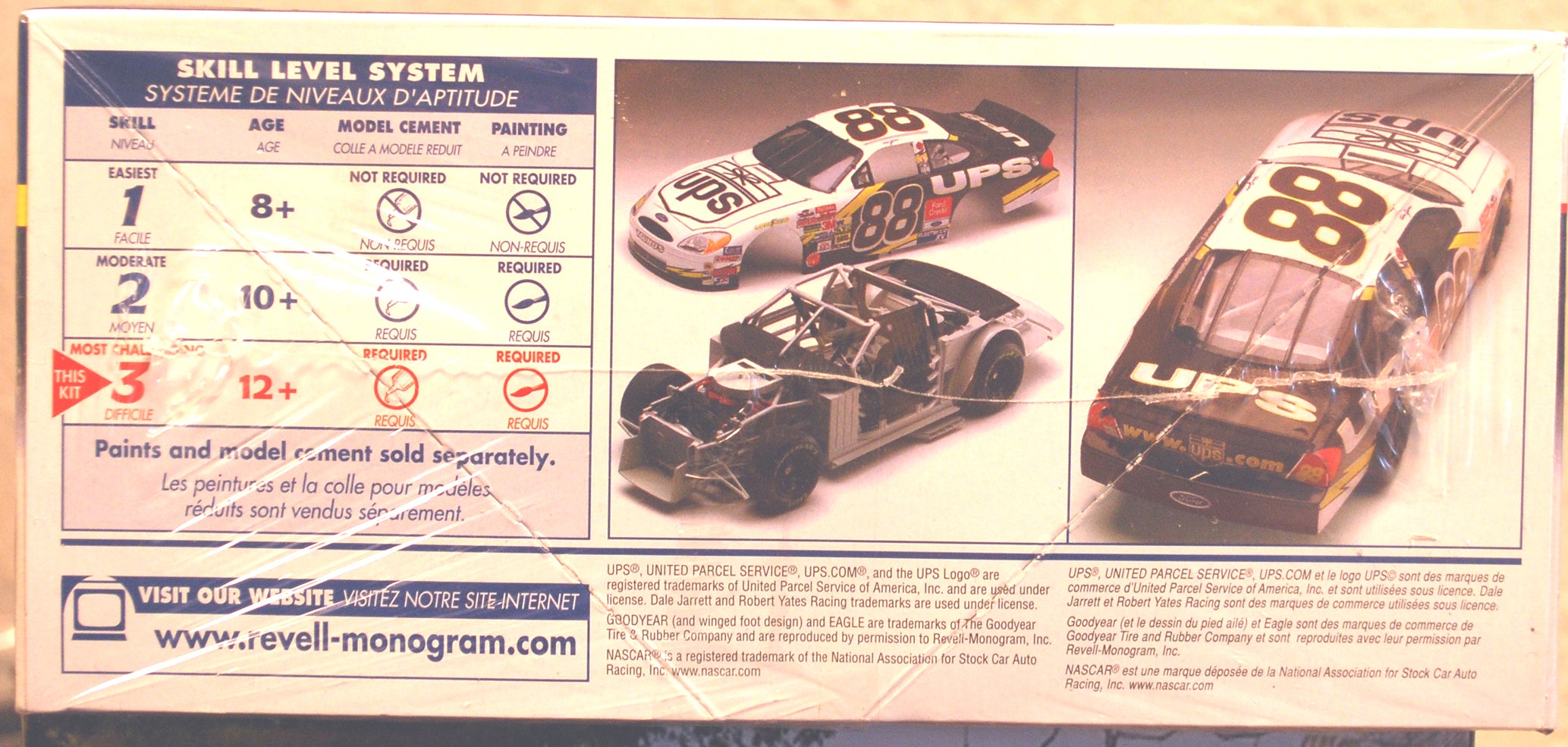 Revell 2398 2002 Ford Taurus # 88 UPS Dale Jarrett 1:24