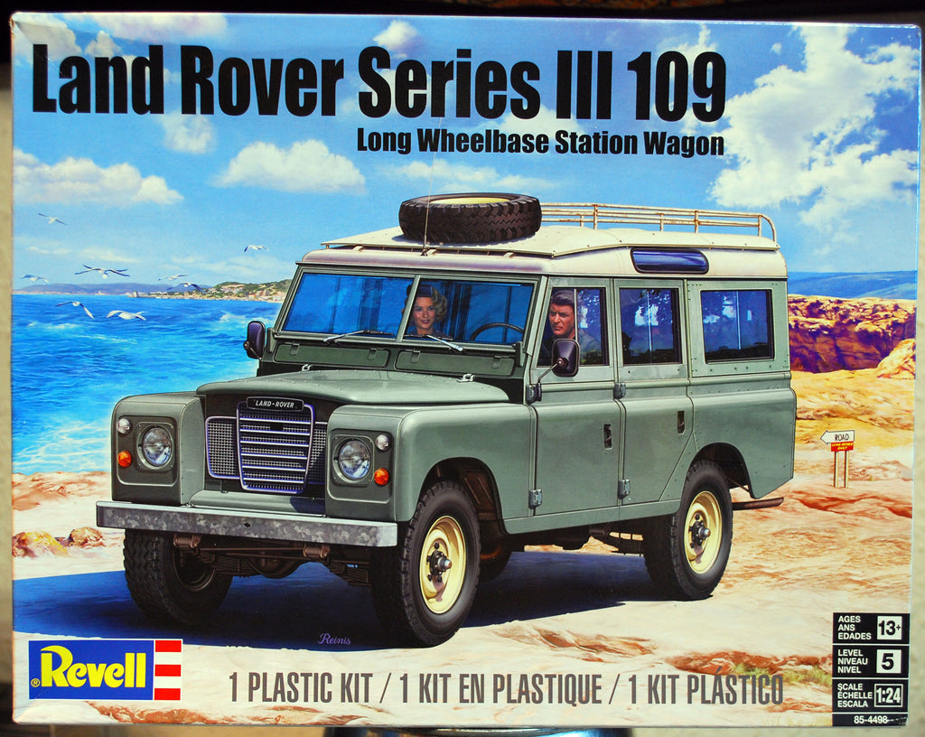 Revell 4498 1971 Land Rover Ser. III  LWB US Version 1:24