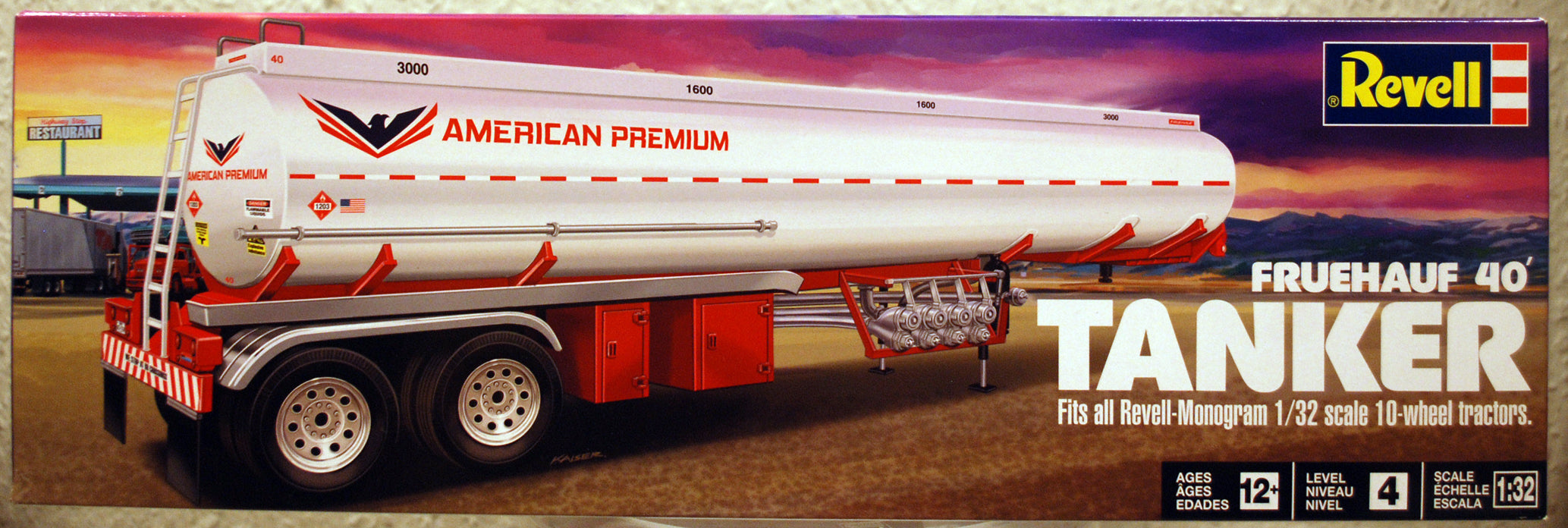 Revell 4536 Fruehauf 40' Tanker Trailer 1:32 USA Bausatz