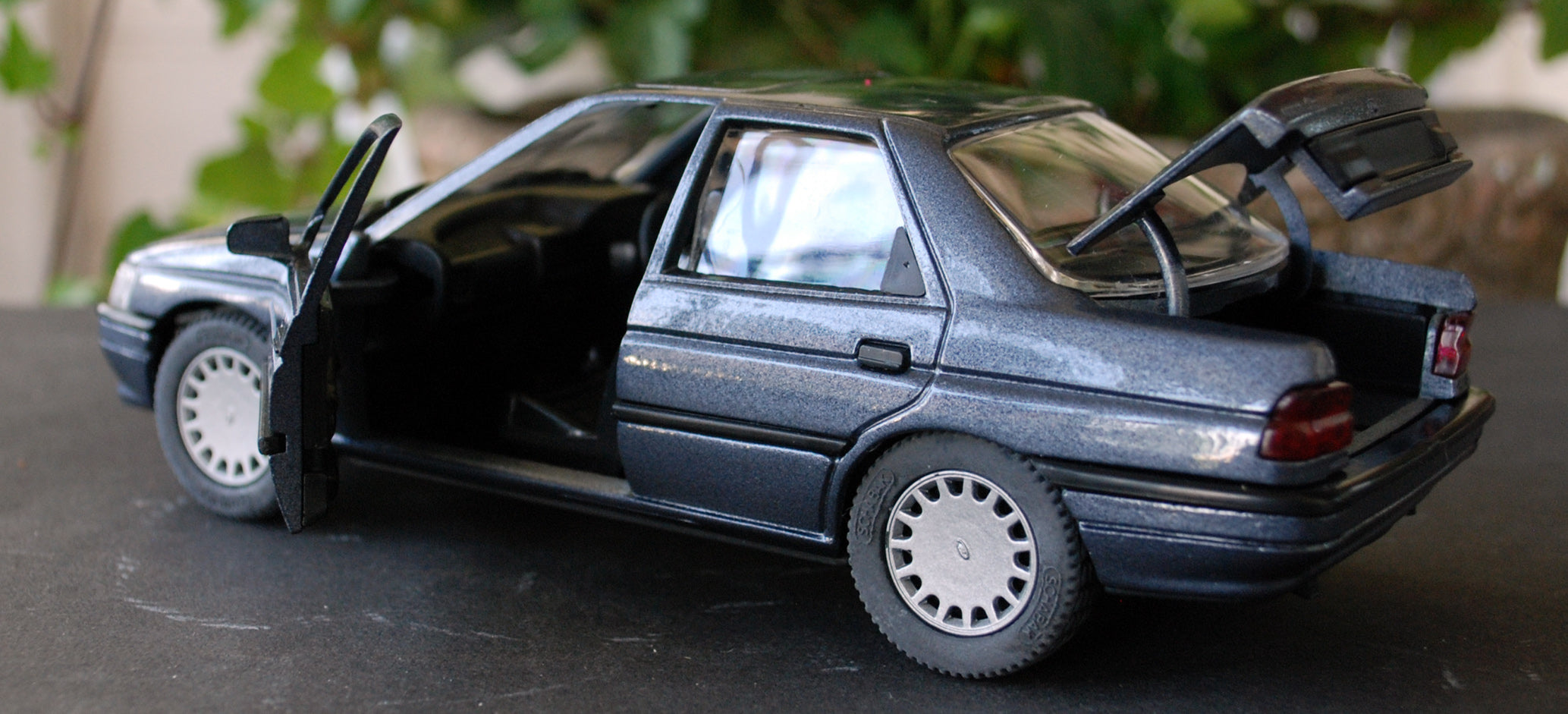 1991 Ford Orion Anthrazit 1:24 Schabak RH10020