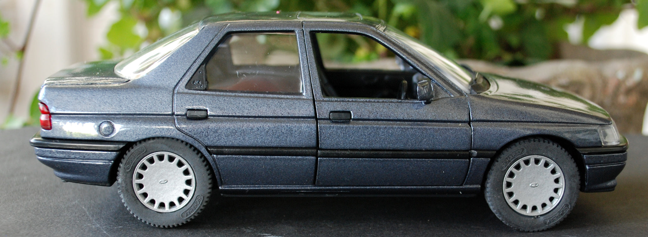 1991 Ford Orion Anthrazit 1:24 Schabak 1528