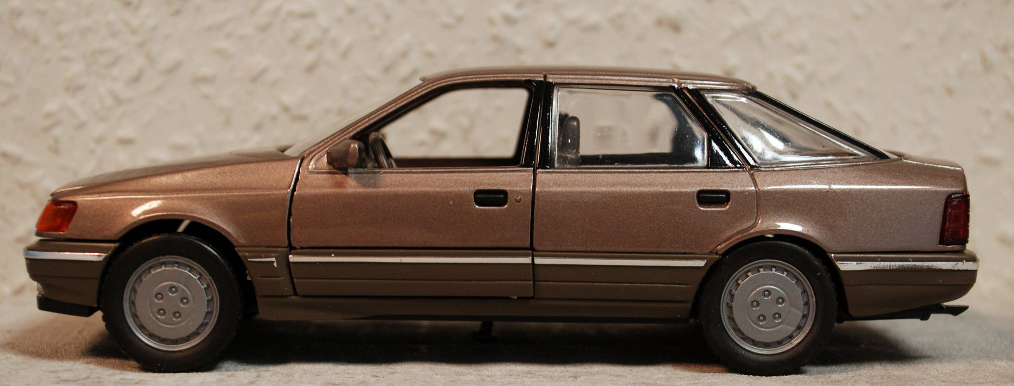 1985 Ford Scorpio 1:25 Capuccino Met.Schabak 1500