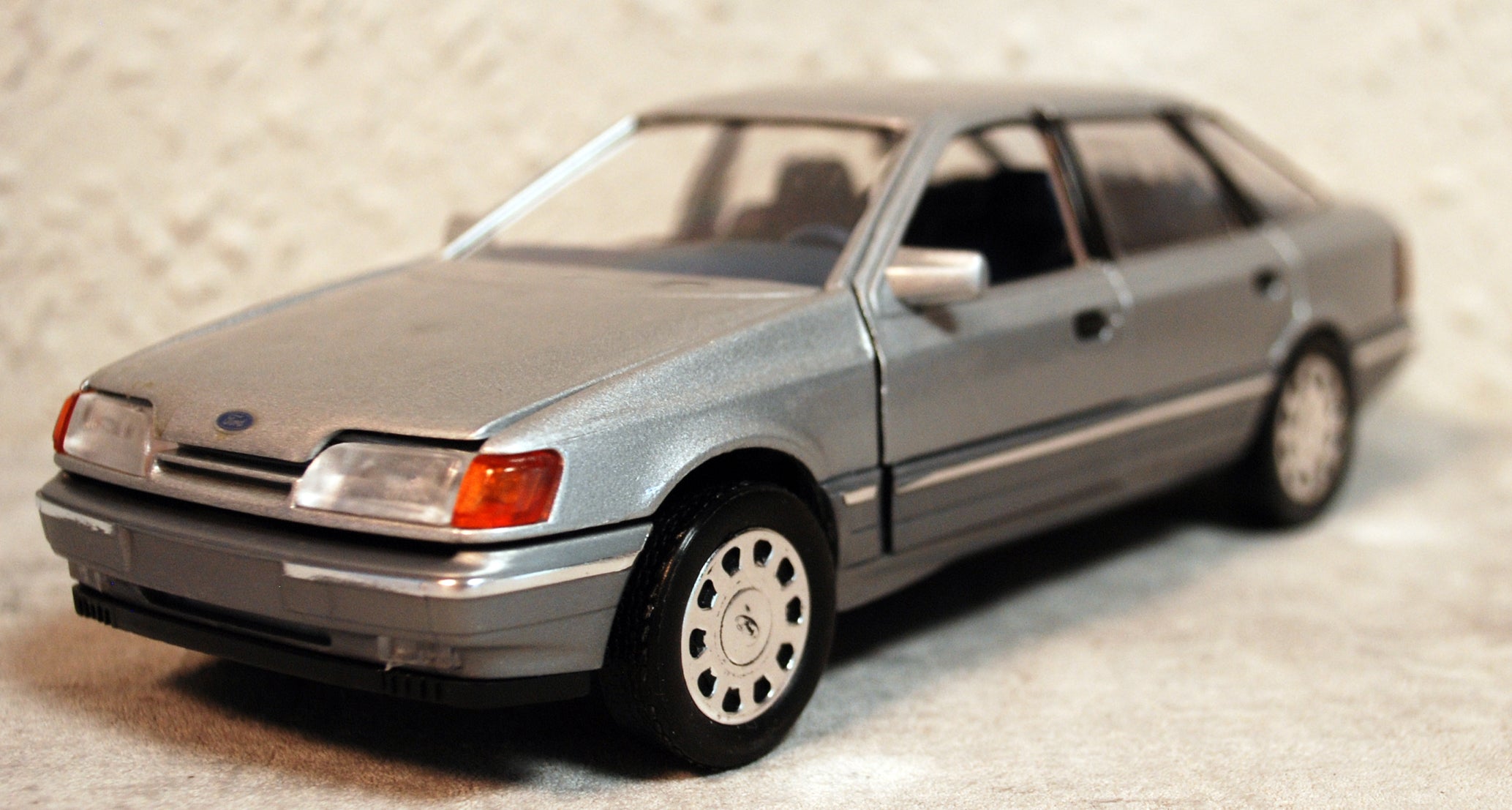 1985 Ford Scorpio 1:25 Silber Chromfelgen Schabak 1500