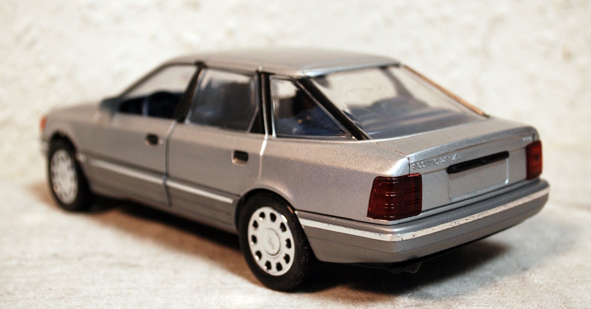1985 Ford Scorpio 1:25 Silber Chromfelgen Schabak 1500