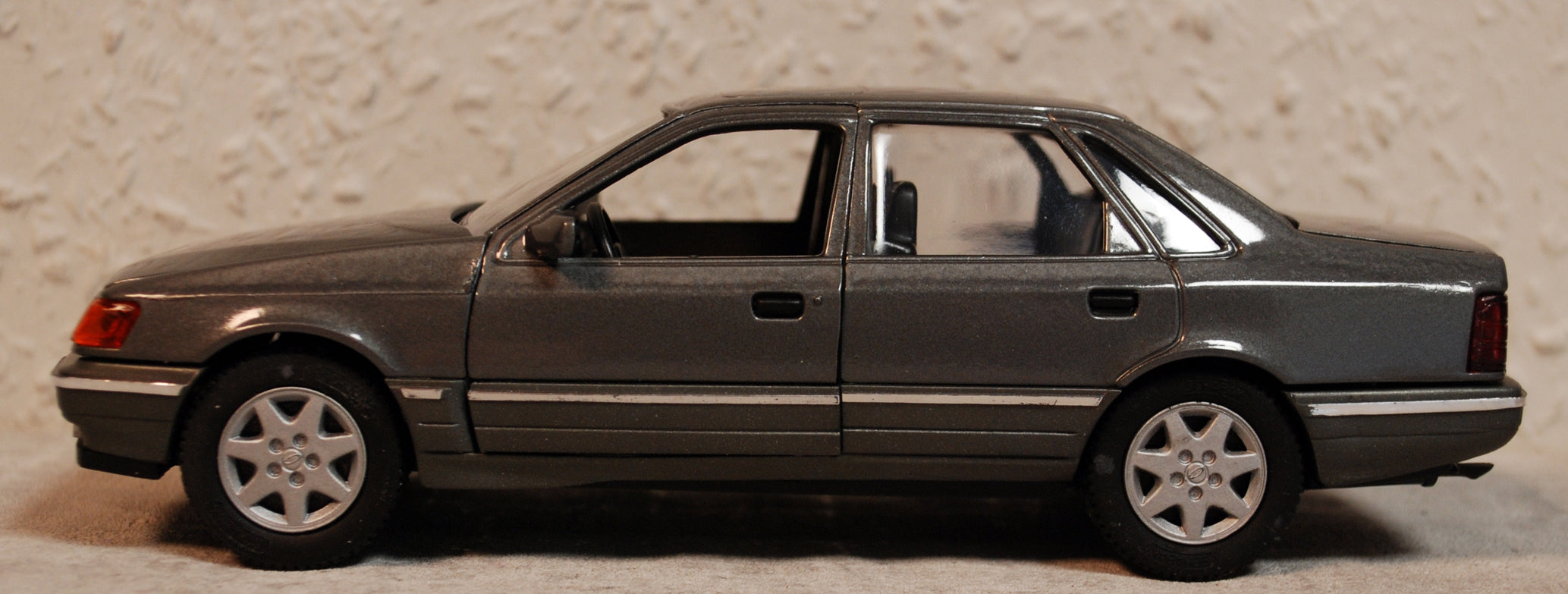1985 Ford Scorpio 1:25 Anthrazit Schabak 1503