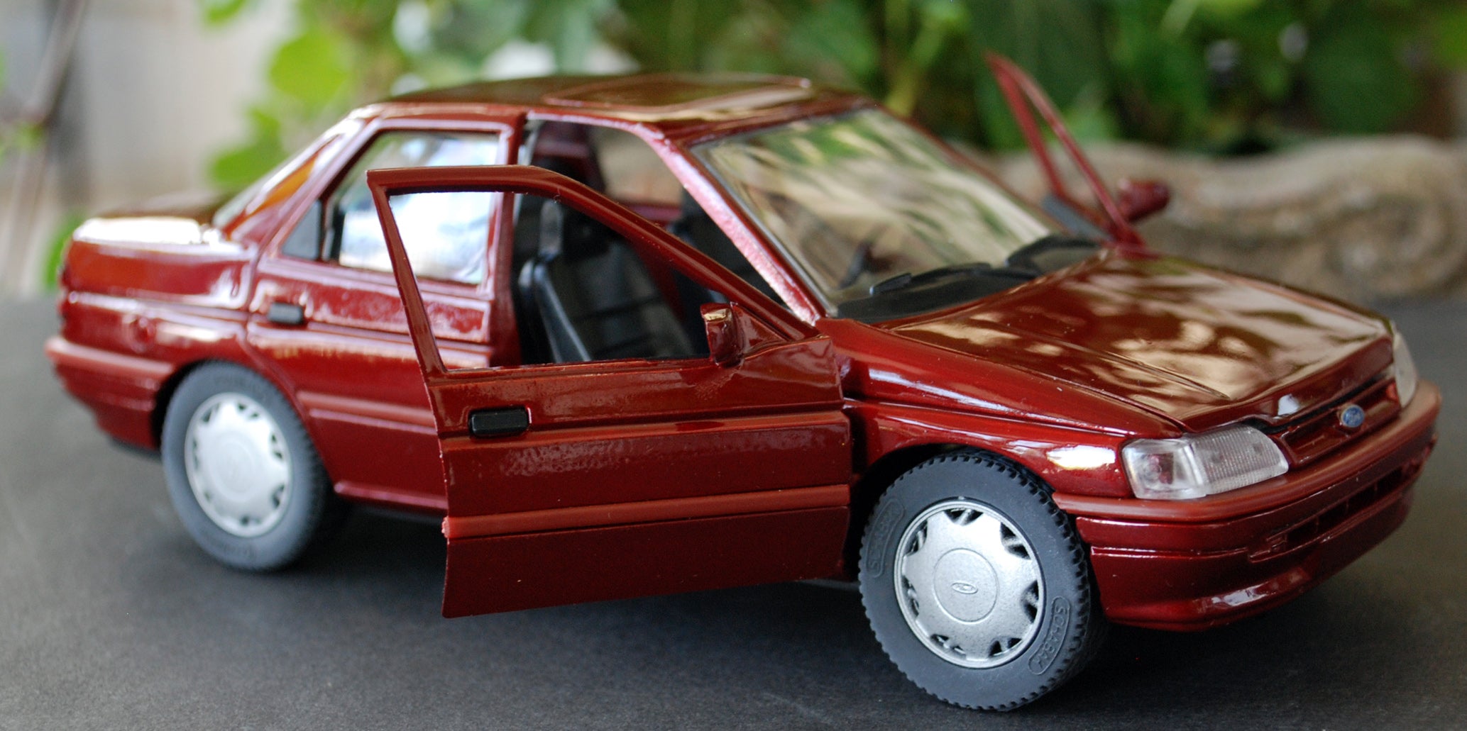 1991 Ford Orion Bordeaux 1:24 Schabak 1527
