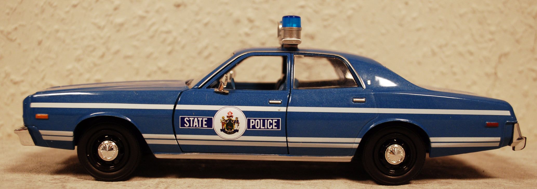 1978 Plymouth Fury Maine State Police Ser. 6 1:24 Green Light 85562