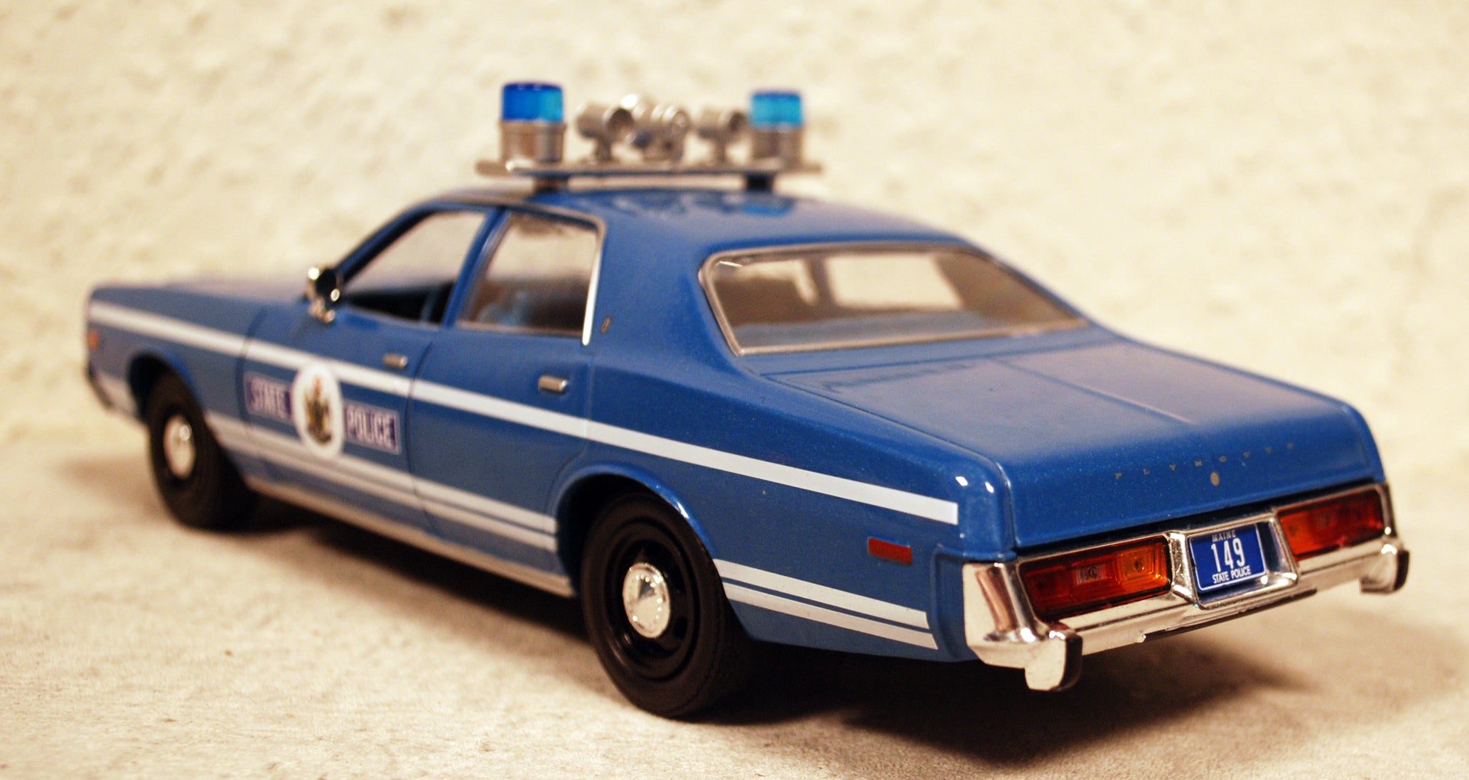 1978 Plymouth Fury Maine State Police Ser. 6 1:24 Green Light 85562
